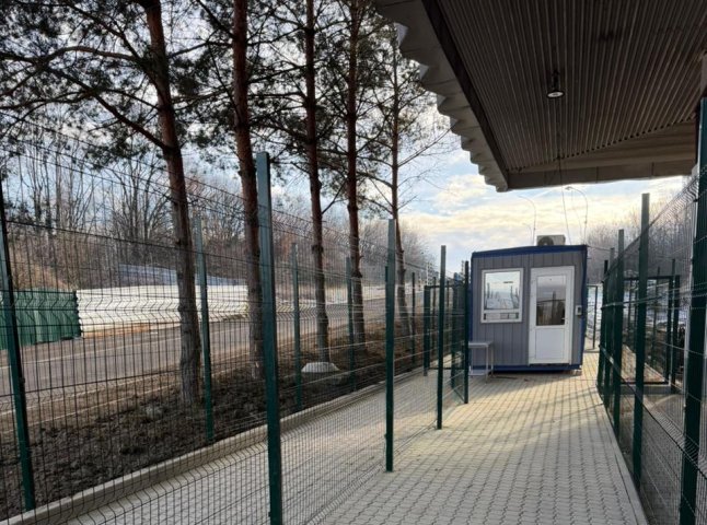 На кордоні України зі Словаччиною запрацював пішохідний перехід