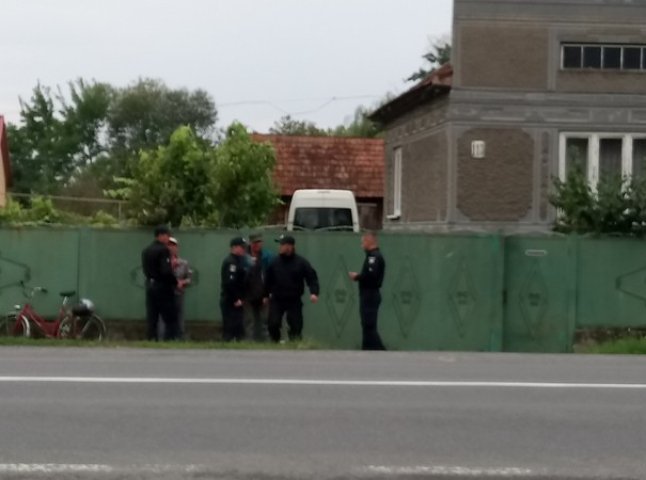 У Ракошині, що на Мукачівщині, посеред вулиці жорстоко побили чоловіка на милицях