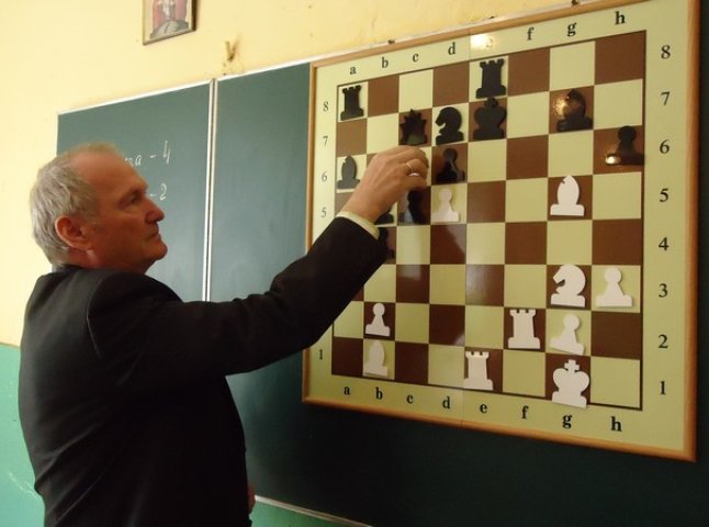 У ЗОШ №4 міста Рахова відкрили шаховий гурток