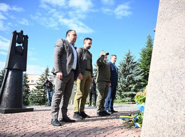 В Ужгороді вшанували пам’ять полеглих у Другій світовій війні та загиблих захисників України