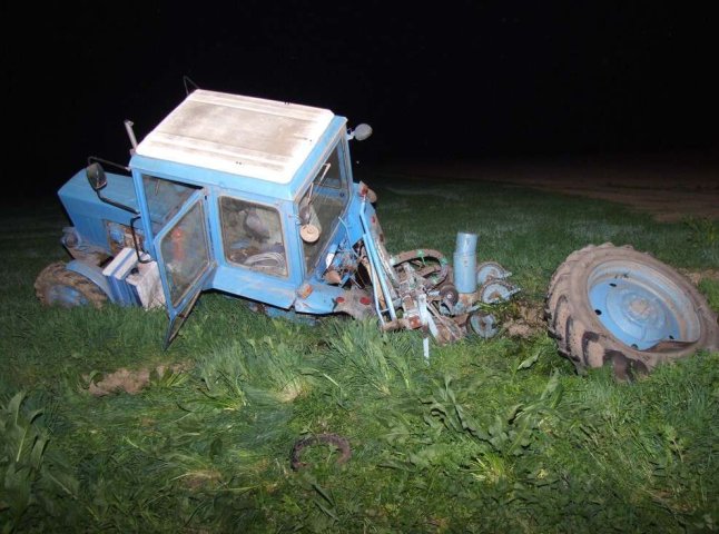 На Хустщині водій трактора після небезпечного повороту загинув