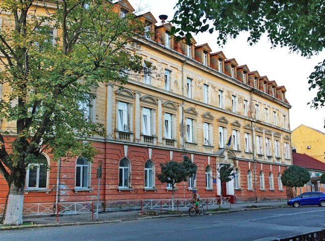 Прокуратура вимагає визнати приміщення ЗОШ №9 міста Ужгорода пам’яткою архітектури