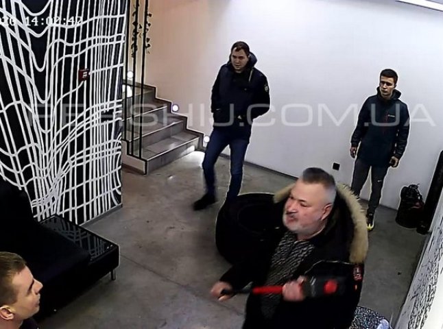 Конфлікт в одному із спортзалів Мукачева: на відвідувача накинулись із кувалдою в руках, – ЗМІ