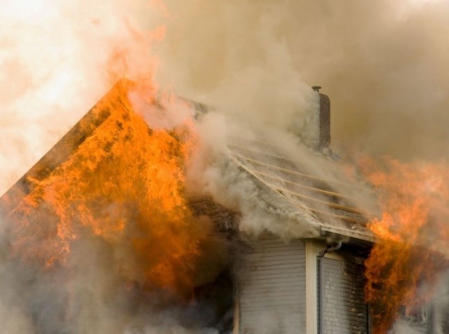 У Тячівській громаді сьогодні спалахнув будинок