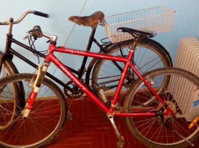 Правоохоронці Закарпаття затримали трьох крадіїв велосипедів