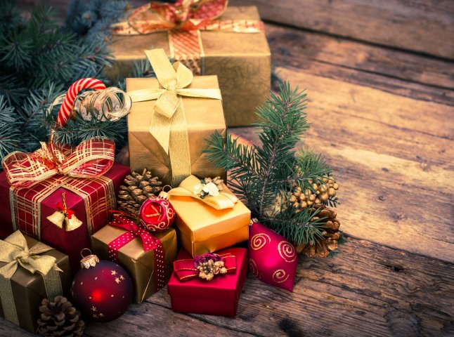 Подарунки на Новий рік: що подарувати дітям, жінці, чоловіку, батькам, начальнику та колегам