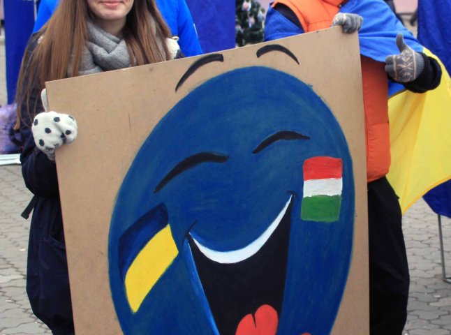 Ужгородські студенти-мітингувальники звернулися до консульств Угорщини та Словаччини