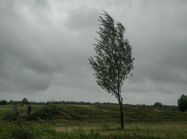 Закарпатців попередили про негоду в другій половині дня