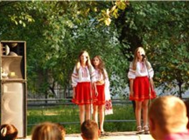 У міському парку Іршави відбулась культурно-мистецька акція  "Тобі Україно"
