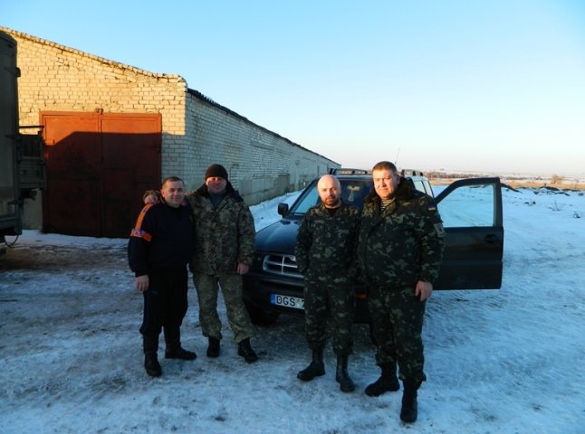 Жителі Тячівщини передали бійцям АТО автомобіль "Ford" (ФОТО)