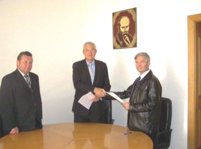 В Мукачеві підписали Угоду про розподіл виробничих стосунків та незалежність редакційної політики