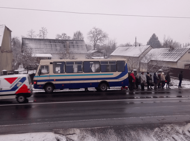 На Мукачівщині рейсовий автобус потрапив у халепу
