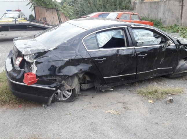 ДТП у Мукачеві: водій іномарки "Фольксваген" зніс огорожу