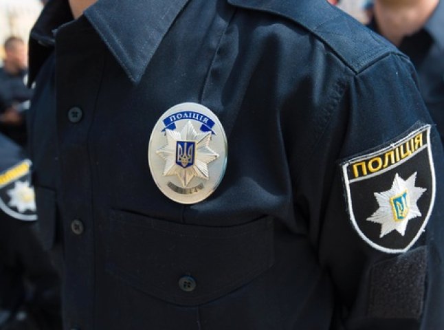 Патрульні поліцейські Ужгорода і Мукачева організували благодійну естафету