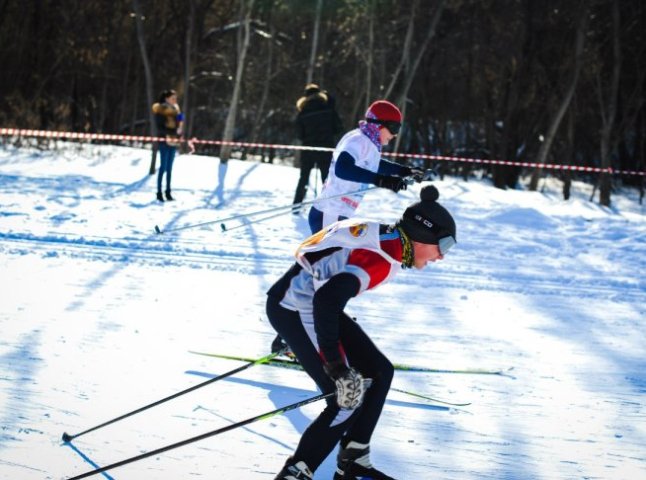Мукачівських школярів безкоштовно навчатимуть катанню на лижах