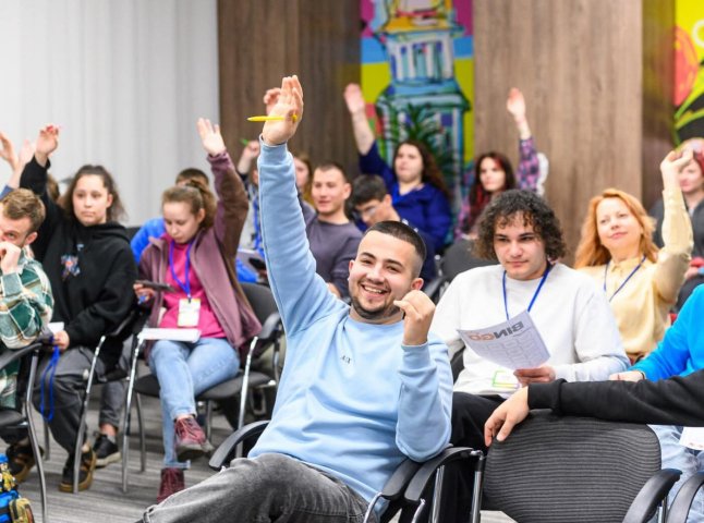 Молодь для молоді: як у Мукачеві пасіонарне юнацтво бере майбутнє у власні руки