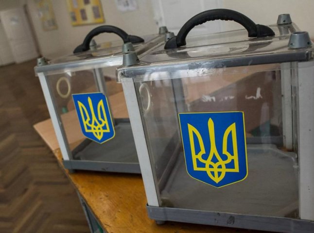 На Закарпатті журналісти знайшли села, жителі яких не знають, коли відбудуться вибори Президента України