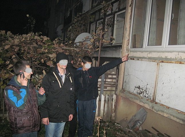 Юнаків, які пограбували у Росвигові більше десятка квартир, затримали (ФОТО)