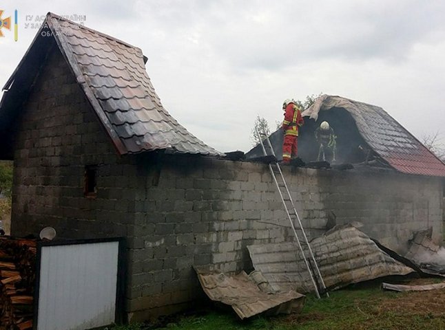 У селі на Хустщині вирувала пожежа