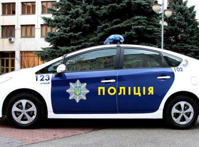 Закарпатська поліція покарала своїх працівників за неправильне паркування