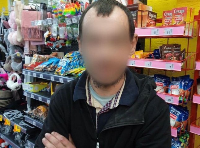 У Мукачеві чоловік вчинив крадіжку в магазині 