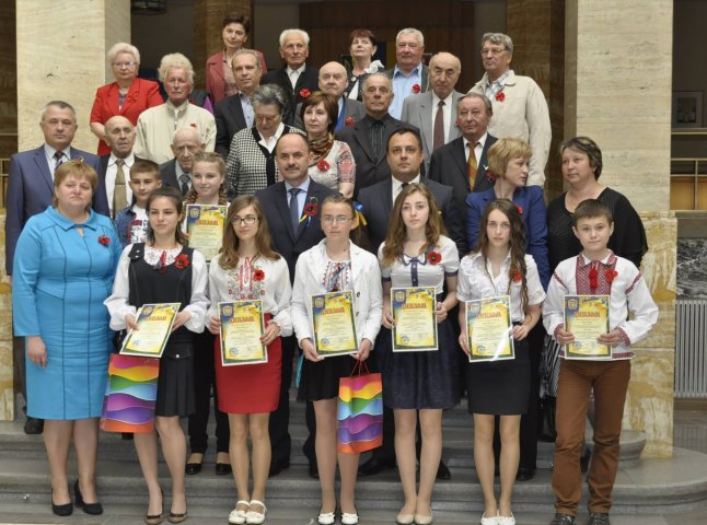 Керівники Закарпаття нагородили переможців конкурсу «Ви перемогли – ми пам’ятаємо» (ФОТО)