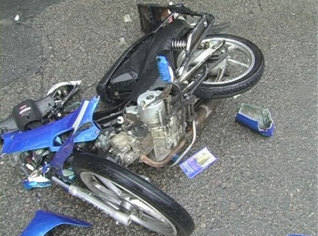 Загинув юнак із Міжгір’я, який на своєму мотоциклі врізався об електричний стовп