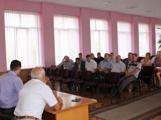 Виноградівські чиновники говорили про матеріальне забезпечення дільничних виборчих комісій