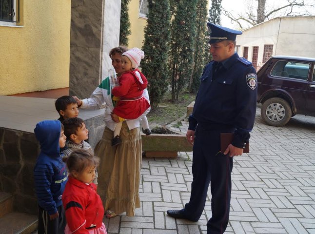 Іршавські правоохоронці з’ясовують, чим займаються діти під час канікул