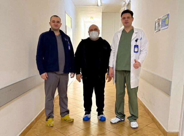 Закарпатські медики зберегли захисникові України здатність ходити