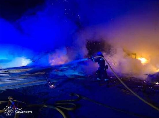 У Рахові горіло на пилорамі