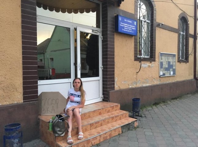 На Виноградівщині жінка оголосила голодування. Причина викликає співчуття, — соцмережі