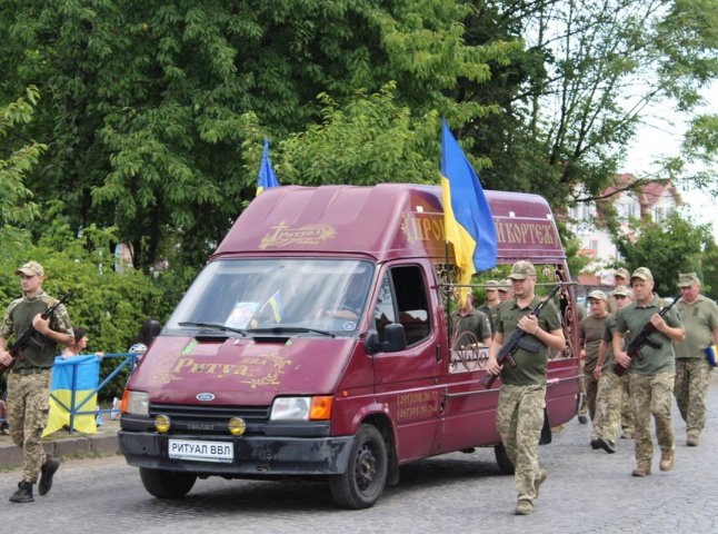 Іршавщина попрощалась із полеглим Героєм