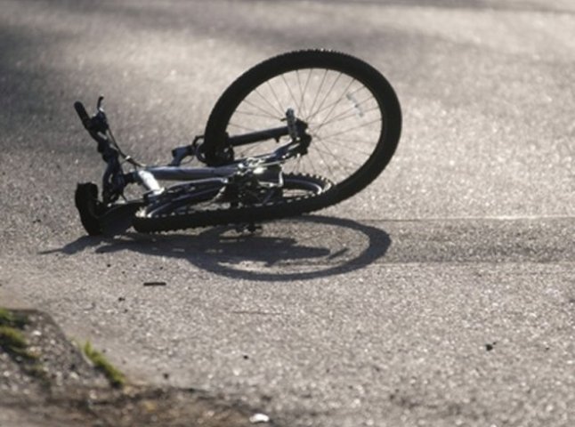 На Іршавщині велосипедист потрапив у небезпечну ДТП