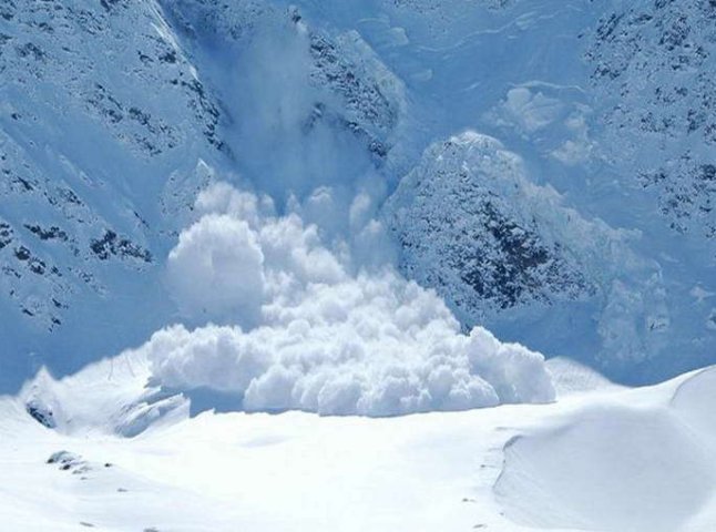 Рятувальники попереджають про сходження лавин на високогір’ї Закарпаття