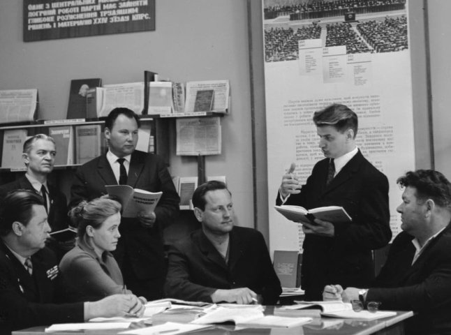 Три престижні професії часів СРСР, які назавжди зникли і тепер здаються дивними