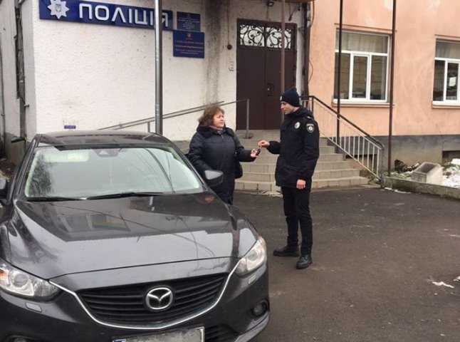 У жительки Чинадієва вкрали автомобіль