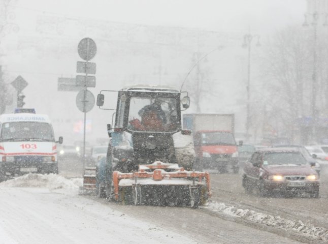 Дорожники звітують про готовність Ужгорода до зимових снігопадів та ожеледиці
