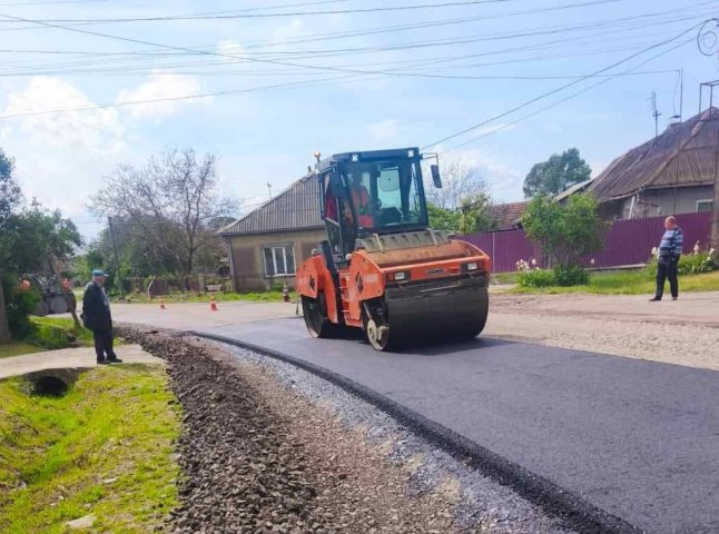 В одному із сіл поблизу Ужгорода почали ремонтувати проблемну дорогу