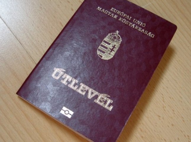Афера у Мукачеві та районі з паспортами Угорщини: на "розвод" вже попались кілька людей