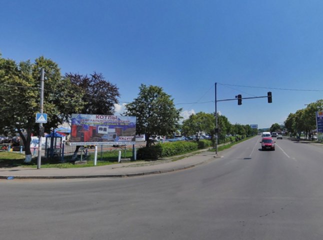 Поблизу ринку ГІД у Мукачеві трапилась ДТП: дівчина-пішохід у реанімації, мотоцикліст – у травматології