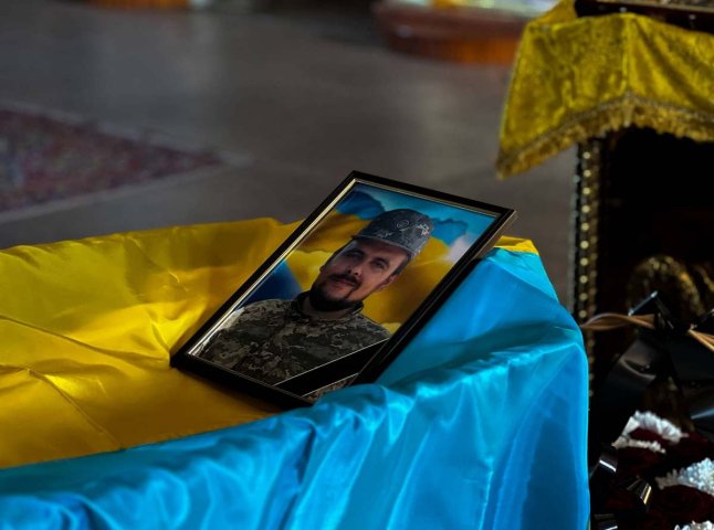 Мукачево попрощалось із молодим захисником, який загинув на війні
