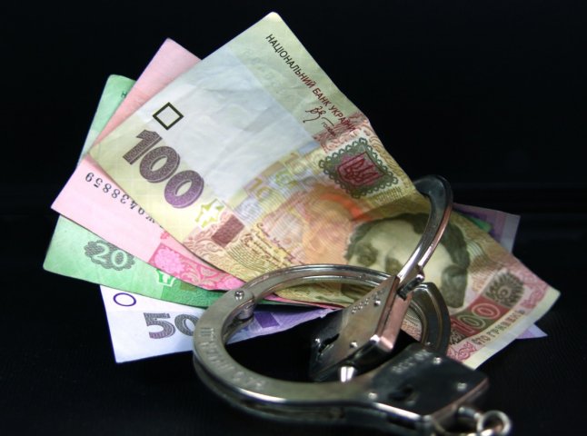 Мукачівські поліцейські оперативно затримали чоловіка, який з чужої кишені вкрав 5 тисяч гривень