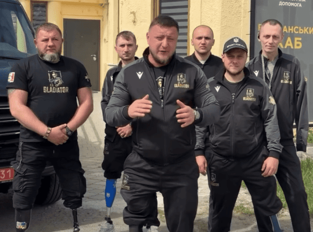 Ветерани Закарпаття похвалилися мікроавтобусом від Буданова