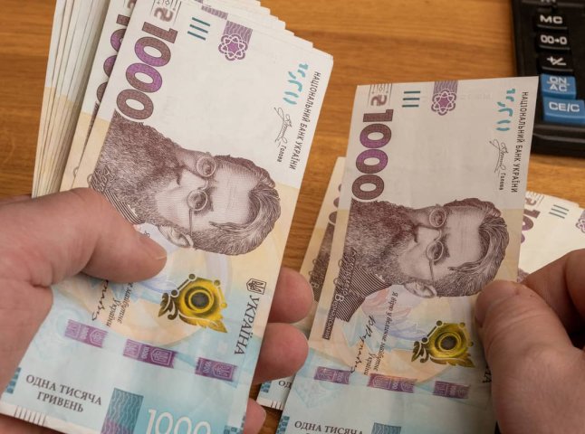Коли на картку прийде до 6000 гривень за 2 місяці: українці очікують виплату кешбека