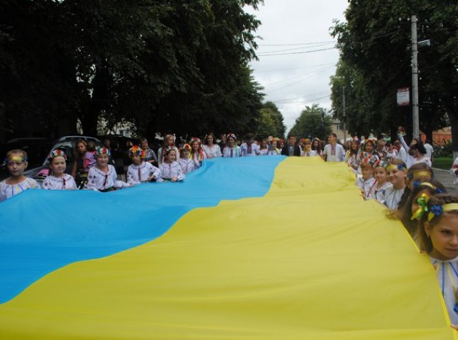 У Мукачеві до Дня Незалежності пройшов традиційний Парад вишиванок (ФОТОРЕПОРТАЖ)