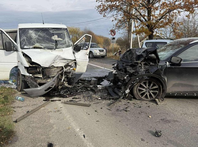 Автотроща на Закарпатті: 5 людей постраждали, серед них — дитина