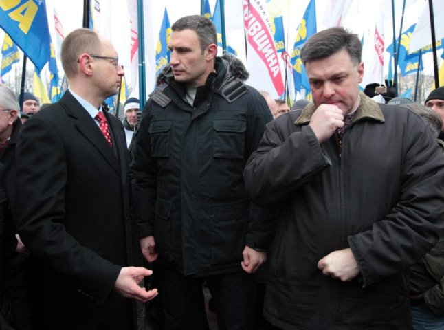 Завтра в Ужгороді мітингуватимуть Арсеній Яценюк, Олег Тягнибок та Віталій Кличко