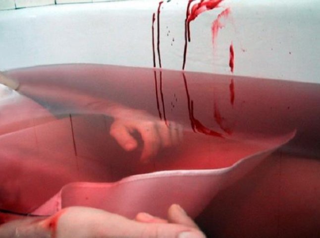 На Закарпатті у ванній кімнаті виявили тіло жінки: поліція розглядає версію самогубства