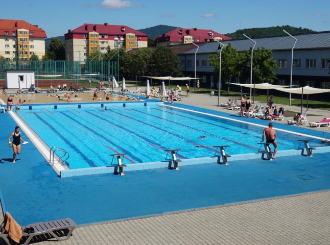 Вже понад тисячу людей безкоштовно відвідали басейни Мукачівської ДЮСШ